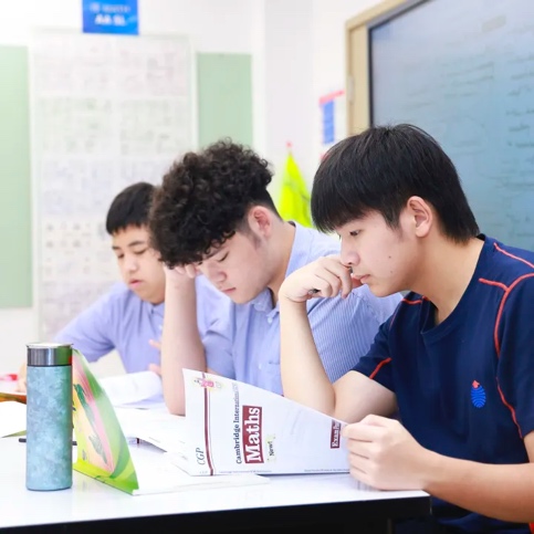 学生课堂学习场景2